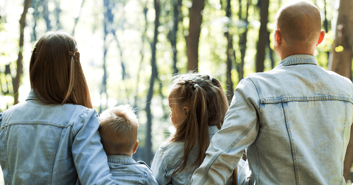 two kids and their parents